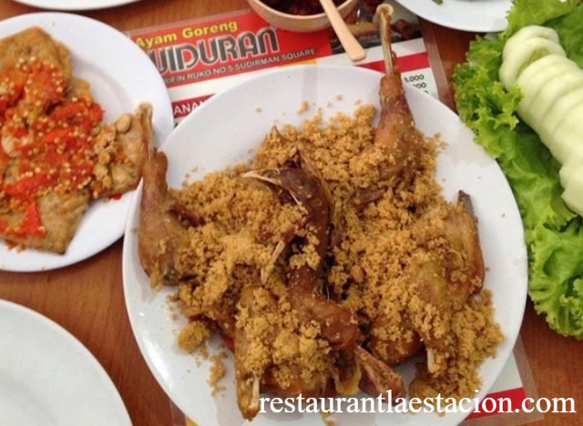 Viral! Ayam Goreng Legendaris Solo Wajib Coba